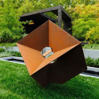 Giá tốt. Modern Rusty Corten Steel Hand Sculpture Cube Để trang trí ngoài trời trực tuyến