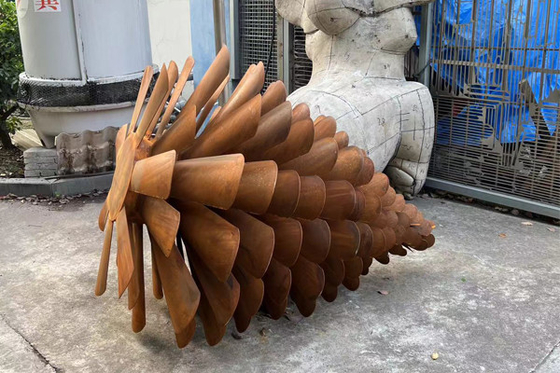Nghệ thuật vườn đồ trang trí ngoài trời Corten thép Rusty Pine Cone điêu khắc