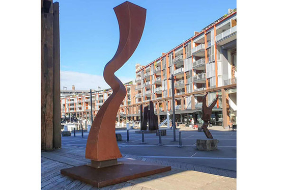 Giá tốt. Bức tượng thép Corten hiện đại được làm bằng tay trực tuyến