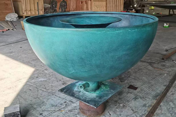 Giá tốt. Bức tượng đài nước bằng đồng cổ cho trang trí vườn với thiết kế chén trực tuyến