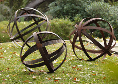 Giá tốt. Hollow Corten Steel Lawn Ball Rusty Metal Garden Điêu khắc Kích thước tùy chỉnh trực tuyến