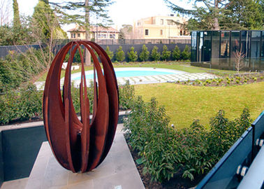 Giá tốt. Kích thước khác nhau rỗng Corten thép điêu khắc gỉ kim loại vườn trang trí hình trứng trực tuyến