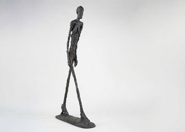 Giá tốt. Life Size Yard Art Điêu khắc Tác phẩm hiện đại Đồng đi bộ Điêu khắc Người đàn ông của Giacometti trực tuyến