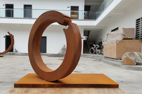Giá tốt. Chiều cao 1,5m Điêu khắc vòng kim loại bằng thép Corten trừu tượng trực tuyến